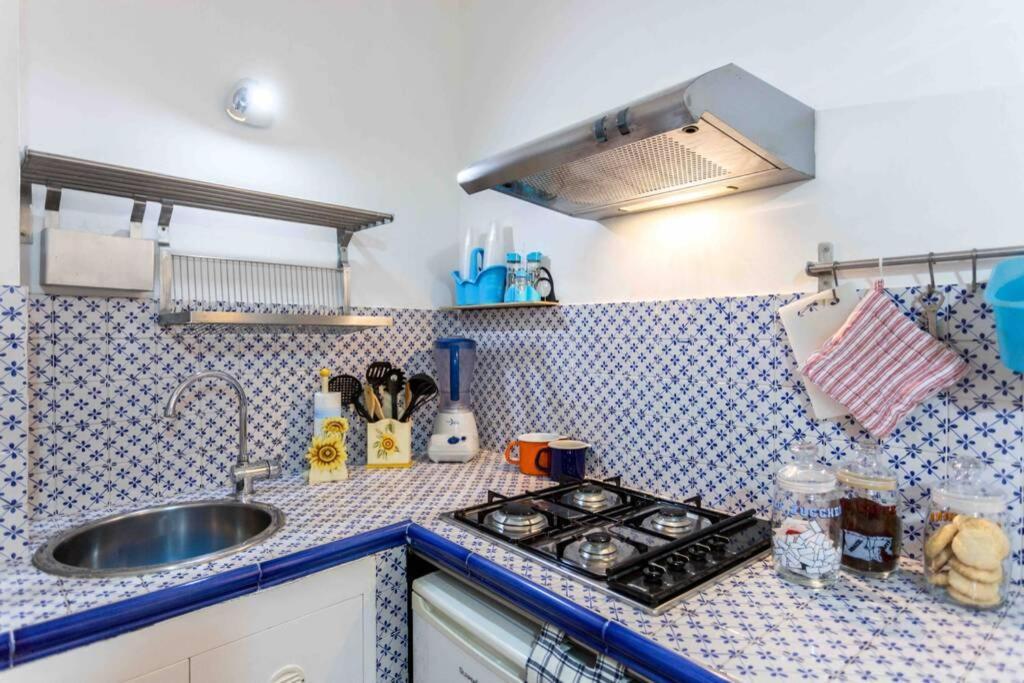 Casa Vacanze Penelope Trapani Exteriör bild