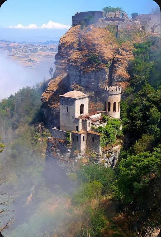 Casa Vacanze Penelope Trapani Exteriör bild