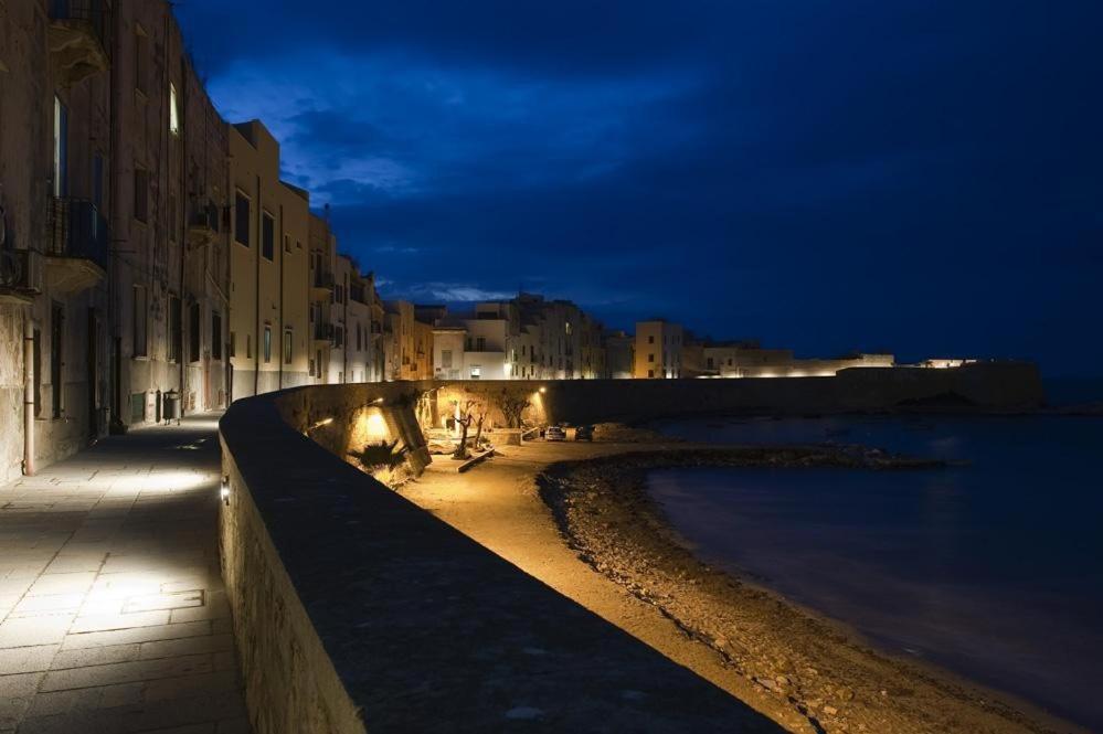 Casa Vacanze Penelope Trapani Exteriör bild