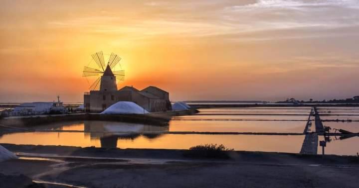 Casa Vacanze Penelope Trapani Exteriör bild