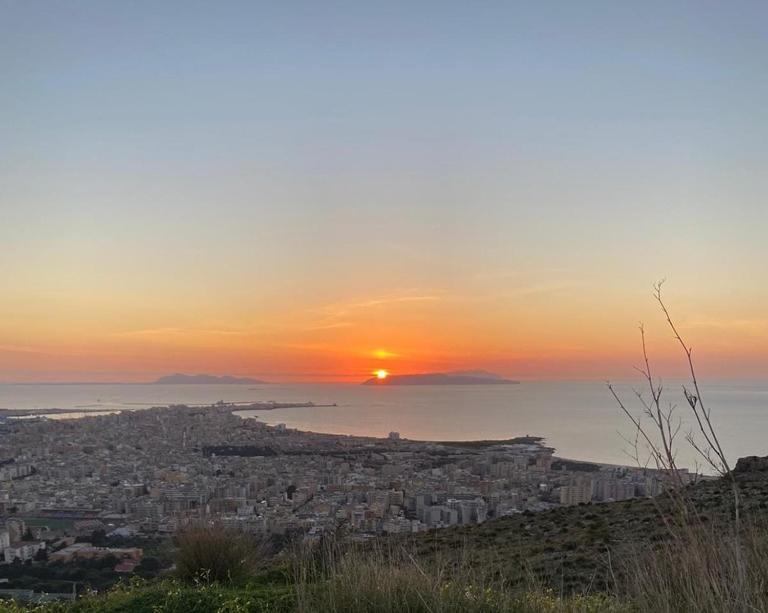 Casa Vacanze Penelope Trapani Exteriör bild