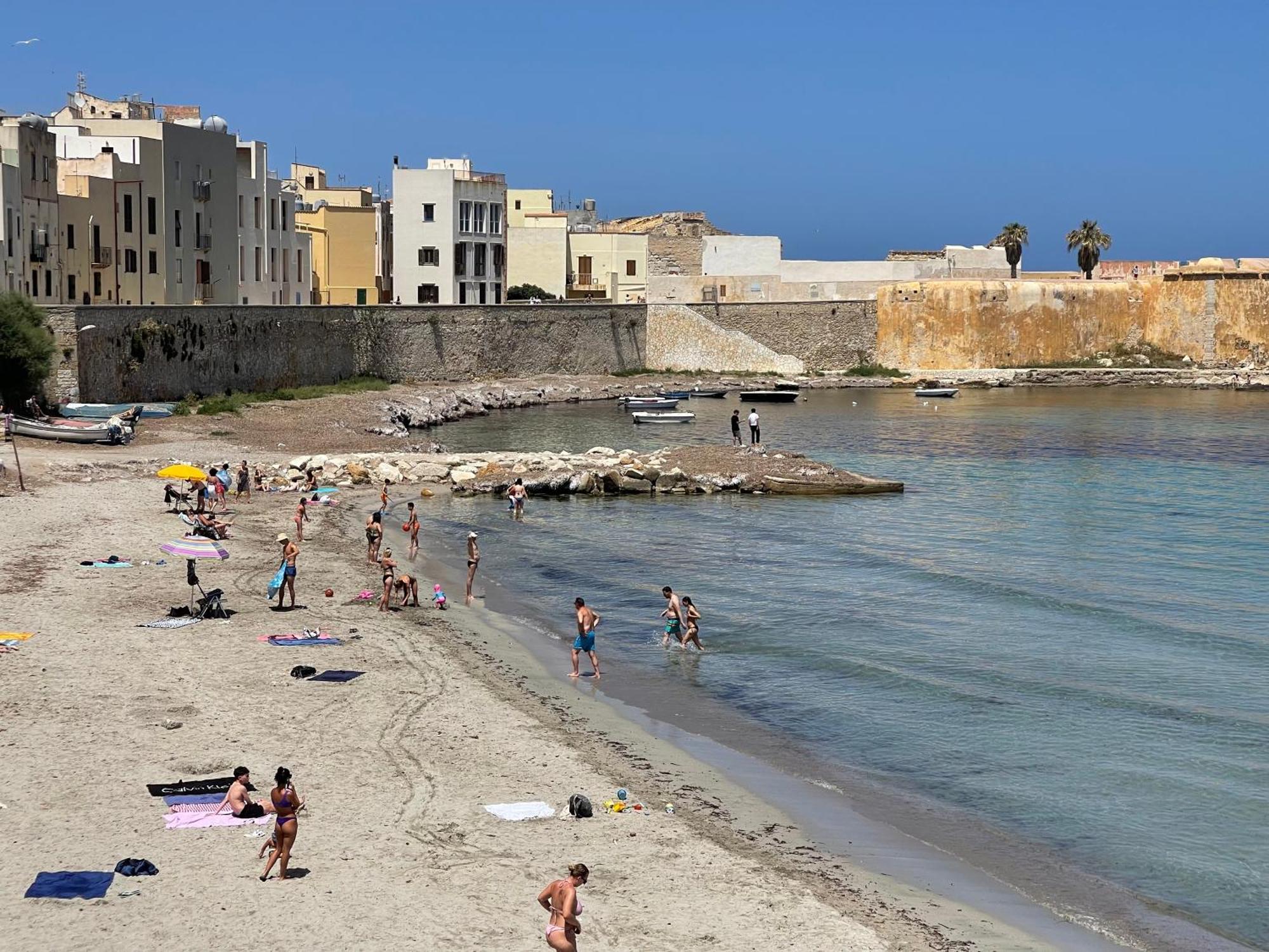 Casa Vacanze Penelope Trapani Exteriör bild