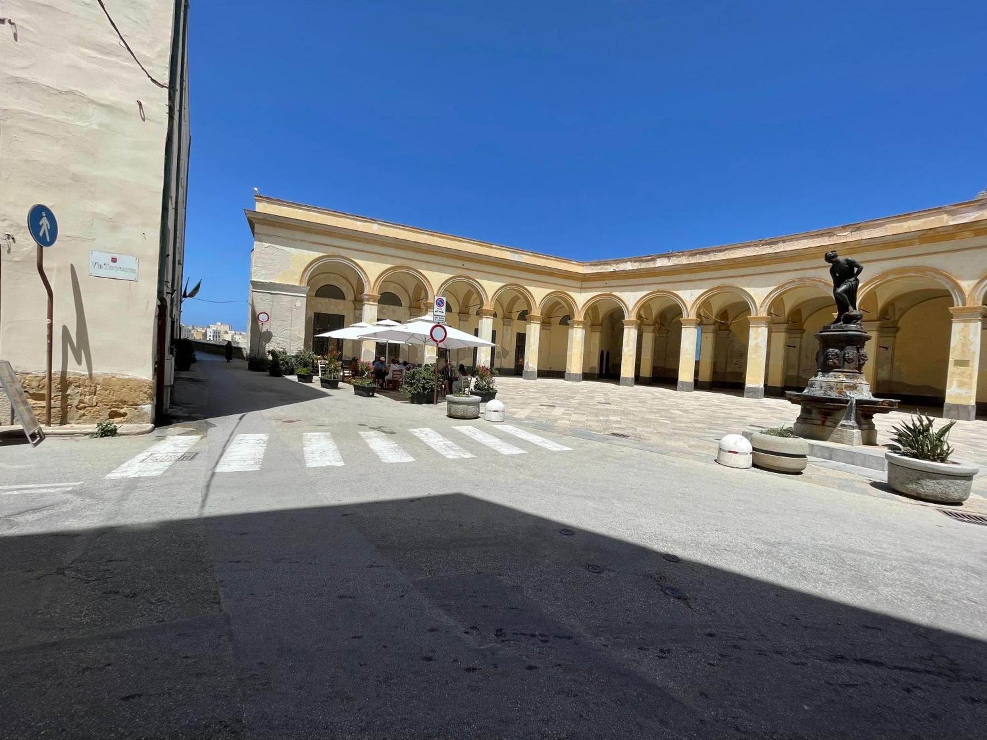 Casa Vacanze Penelope Trapani Exteriör bild